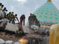 Endonezya’daki depremde ölenlerin sayısı 131’e yükseldi