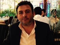 Yemek yediği sırada rahatsızlanarak yaşamını yitirdi