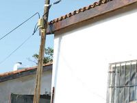 Üç ayda bir direği düzeltemedik