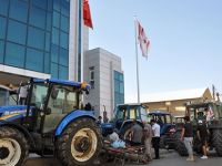 Hükümet ile eylemdeki hayvan üreticileri görüşüyor