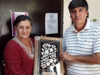 Güçlü, “Halassas Pınarı” ve “Tatlıcada Başlayan Okul Aşkı” isimli kitaplarının gelirini KHYD’ne bağışladı