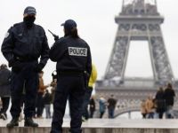 20 ton kaçak Eyfel Kulesi maketi yakalandı