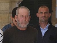 Eski eşinin kapısına dayandı