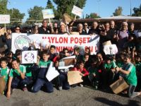 Her Daim Dostlar Perşembe Pazarı’nda kağıt poşet dağıttı