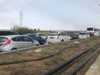 Yonca Kavşağı-Ercan güzergahına yüksek gerilim hattı düştü trafik durdu