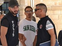 Yurt dışına çıkışı yasaklandı