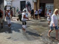 Arasta yolu, yağla kaplandı