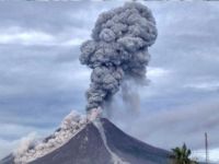 Endonezya'daki Sangeang Api Yanardağı faaliyete geçti