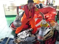 Endonezya’da yolcu uçağı denize düştü