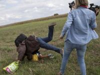 Macaristan’da üst mahkeme, mülteci tekmeleyen gazeteciyi suçsuz buldu