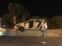 Kiralık araç refüje 'kondu'