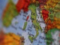 AB'den İtalya'ya yaptırım uyarısı