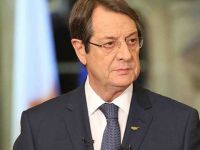 Anastasiadis kafaları karıştırdı