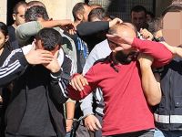 Aranan bir kişi var