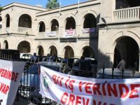 Kamu-İş ile KTAMS Girne Kaza Mahkemesinde bugün tam gün grevde…