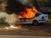 Üç aracı ve kaldığı işçi evini ateşe verdi!