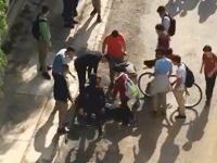 Öğrenciler sokak ortasında birbirlerine girdiler