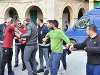 Mahkeme avlusunda arbede