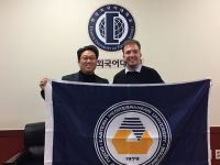 DAÜ öğrencisi Kore’de DAÜ mezununu ziyaret etti