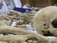 Hindistan'da insan iskeletleriyle trene binmeye çalışan kişi yakalandı