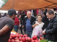 Denktaş Açık Pazarda alışveriş yaptı