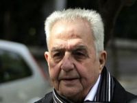 Yunan Bakanın korumalarına Molotofkokteyli ile saldırı