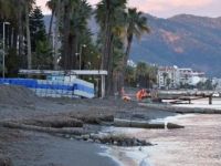 Marmaris'te deniz 20 metre çekildi! Deprem mi olacak?