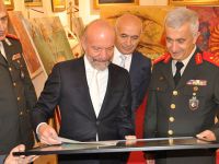 Algan, Kıbrıs Modern Sanat Müzesi, Kıbrıs Araba Müzesi ile Kıbrıs Sanat Merkezi'nde bulunan Cumhuriyet Sergisi'ni ziyaret etti