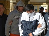 İki ambarı birden soydular