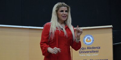 Ünlü Astrolog Nuray Sayarı DAÜ’deydi