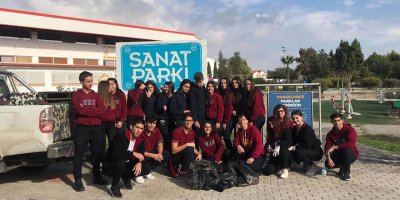 Yakın Doğu Koleji öğrencileri çevre temizliği yaparak örnek oldular…