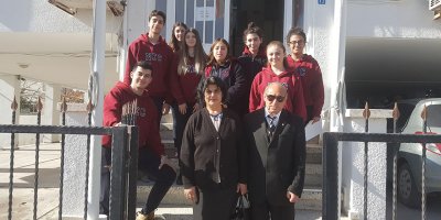 Yakın Doğu Koleji öğrencilerinden Görmezler Derneğine ziyaret