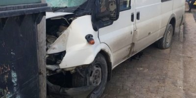 Elektrik direğine çarptı!