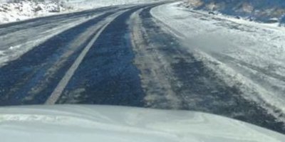 Sürücüler DİKKAT: Dağ yolu buzlandı