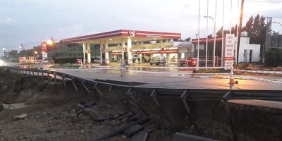 Trafik tek şeritten veriliyor