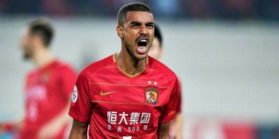 Alan Carvalho imza atıyor