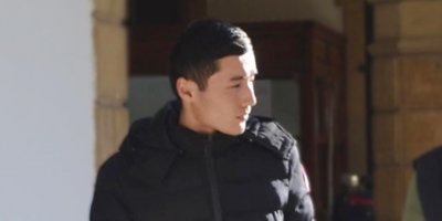 Kız arkadaşını dövdü..