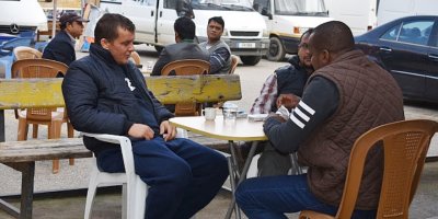 Yüz sene geriden geliyoruz