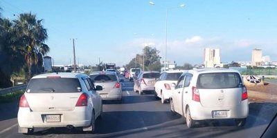 Mağusa-Lefkoşa yolunda trafik durma noktasına geldi