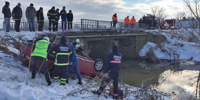 Otomobil dereye düştü: 8 ölü