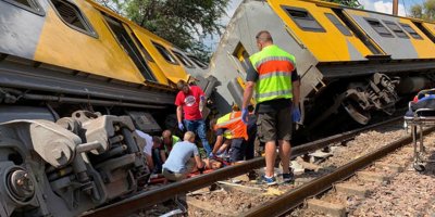 Güney Afrika'da trenler çarpıştı