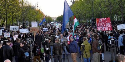 Macaristan'da 'köle yasası'' tartışması
