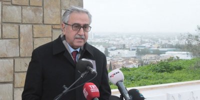 Akıncı: "Doktorun mücadelesi bugün hepimize ilham kaynağı olacak türdendir"