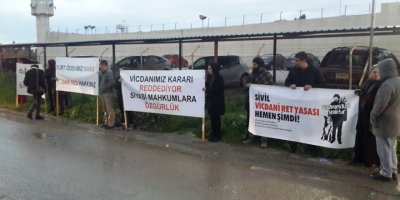Vicdani Ret İnisiyatifi, Merkezi Cezaevi önünde eylem yaptı