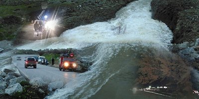 Şiddetli yağış ve fırtına felakete dönüştü