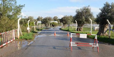 Hasar gören yollar halen kapalı