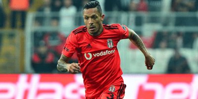 Adriano, Beşiktaş'ın teklifini beğenmedi!