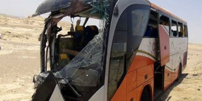 Hong Kong'da iki otobüs çarpıştı