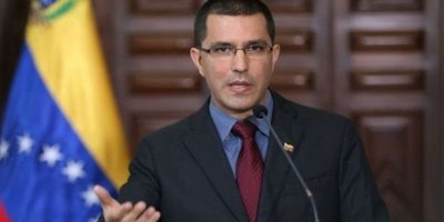 Arreaza: “ABD Venezuela'daki darbe girişiminin arkasında değil önünde"