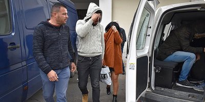 2 kişinin dişi, 1 kişinin köprücük kemiği kırıldı